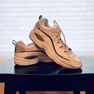 Easy Spirit Eserace Leather shoes Used - Almost New Size 8